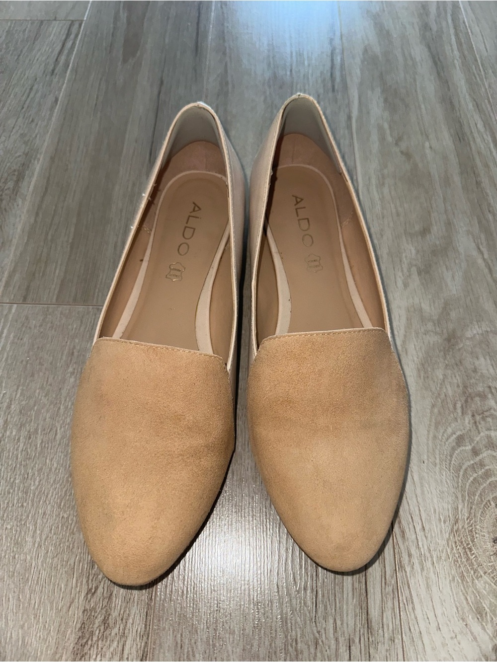 ALDO Nude Beige Suede Two-Tone Pointed Toe Flats Gold Metallic Heel, Size 8.5
